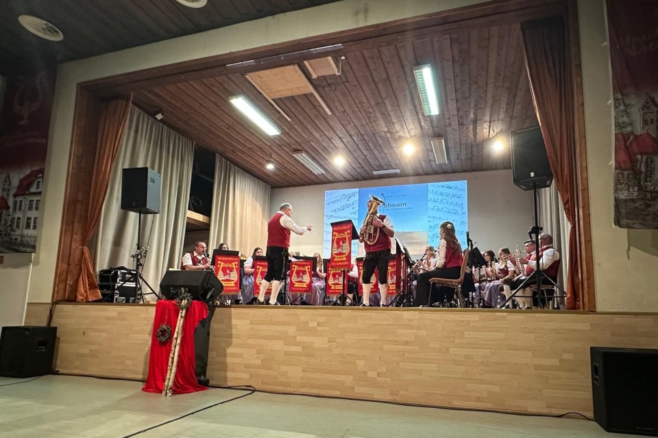 951e1b93-1dd9-48c2-95a3-e7d114eef3c0